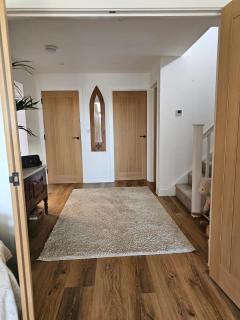 House Sleeps 7 with Garden and Parking - 4