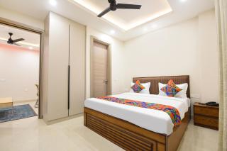 FabHotel Prime Hush & Suites - 8