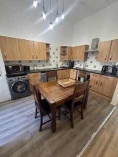 Modern 2-Bedroom Apartment - Heart of Douglas - 7