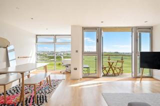 Apartment Balcony Overlooking Fistral Sea Views - 5