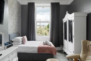 Beautiful Victorian Apartment Parking & Garden - 2