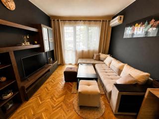 Elegant&Cozy Home 10 min to Sea Garden - 4