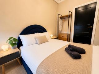 Stylish Cardiff Stay for 4 - Free Parking - 2