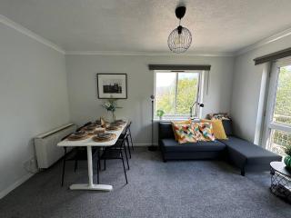 Cozy Two-Bedroom Near Center - 3