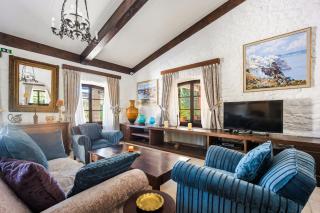 Corinthian Blue Retreat - 5