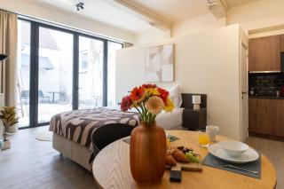 Hidden Duplex Studio with Courtyard Patio - 1