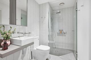 Modern CBD-Edge 2BR Apartment with City Views, Pool, Gym & Sauna in West Melbourne, Near Queen Victoria Market & Marvel Stadium - 5