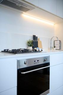 Modern CBD-Edge 2BR Apartment with City Views, Pool, Gym & Sauna in West Melbourne, Near Queen Victoria Market & Marvel Stadium - 6