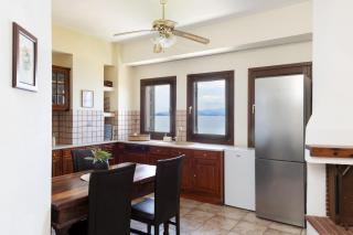 Thalia- 2 Bedroom Beachfront Apartment! - 5