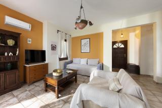 Thalia- 2 Bedroom Beachfront Apartment! - 2