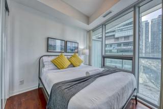 Lake View 2 Bedroom Condo in Downtown Toronto - 7