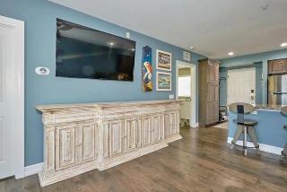 Luxury 2 Bedroom Bayfront Residence with Views - 7