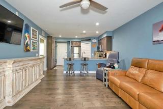 Luxury 2 Bedroom Bayfront Residence with Views - 6