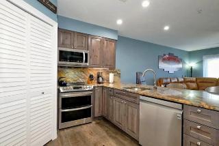 Luxury 2 Bedroom Bayfront Residence with Views - 5