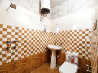 REGAL HOMESTAYS - Budget & Smart Rooms - 1