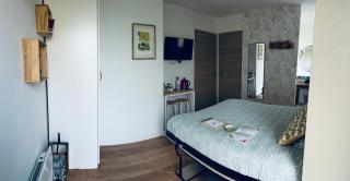 Chambre privée avec SDB et WC puy dufou A87 - 6