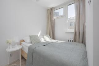 Modern Apartment in Center, Remote Working, Smart TV & WiFi by Noclegi Renters - 9