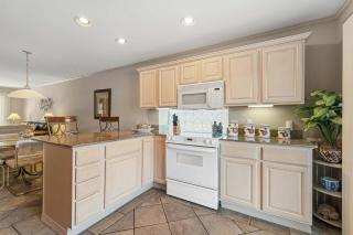 Gulf Winds 28 Paradise condo with pool access private balcony and patio - 6