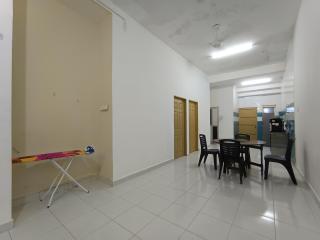 NikNa Homestay Gong Badak - 2