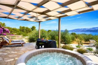 Olive Garden Home with Hot Tub - 9