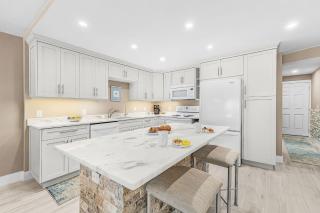 Beachfront Sunsets, Heated Pool & Gulf Views Escape - Dolphin Watch 203 - Roelens - 2