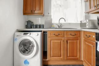 Modern 2 BR ground floor apartment with parking and garden - 3