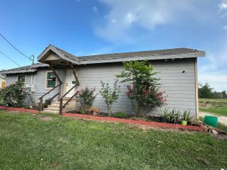 Small family home with big yard - 6