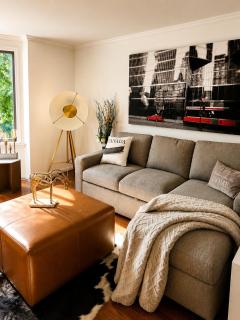 Forest View Entire Home Steps to High Park 3BR - 1