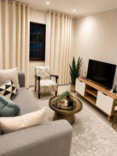Charming 2-Bedroom Apartment in the Heart of Sandton - 3