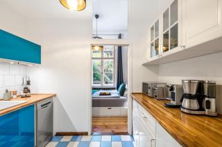 The Gleditsch - Central Schöneberg location, 1BR, 1 living room, group friendly, ideal for 2 - 4 Guests - 5