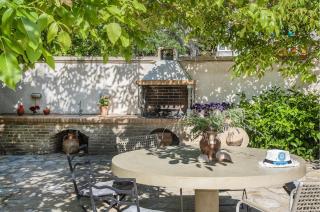 Verde Olive Three-Bedroom Holiday Home by Konnect - 8