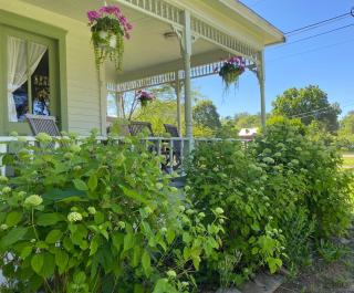 1860 French Country Farmhouse Sleeps 10 - 8