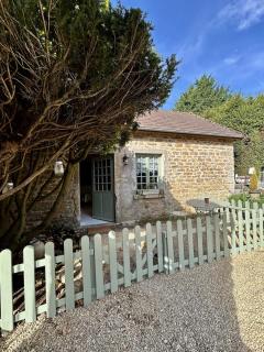 La Petite Maison Burgundy - 0