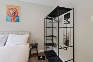 2 Bed Modern Apt By Boyeilles Apartments Short Lets & Serviced Accommodation Belfast With Free Wifi & Parking - 8