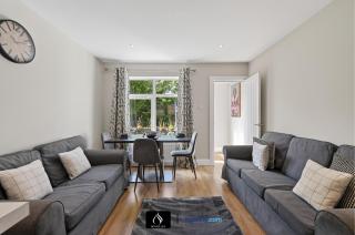 2 Bed Modern Apt By Boyeilles Apartments Short Lets & Serviced Accommodation Belfast With Free Wifi & Parking - 6