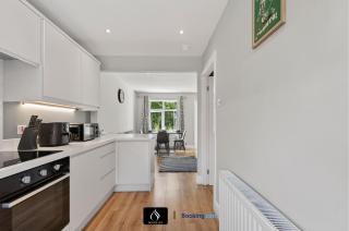 2 Bed Modern Apt By Boyeilles Apartments Short Lets & Serviced Accommodation Belfast With Free Wifi & Parking - 4