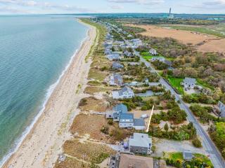 Spacious Cape Cod Waterfront Retreat Steps to Beach - 8