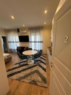 Valverde Apartments and Room - 8