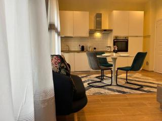 Valverde Apartments and Room - 7