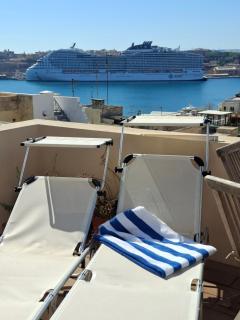 Historic Ground Floor apartment in medieval knights house with Sea View at the Marina - 1