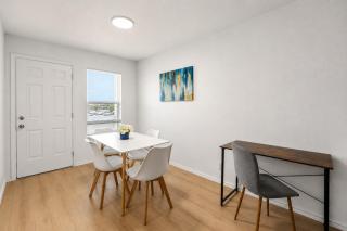 Central Chic 2BR King Suites Close to UT, Moody Center, & DT - 3
