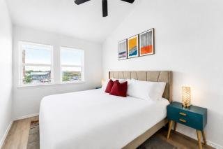 Central Chic 2BR King Suites Close to UT, Moody Center, & DT - 8