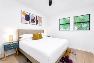 Central Chic 2BR King Suites Close to UT, Moody Center, & DT - 7