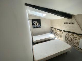 Maison EN PIERRE au BORD DE L'EAU - 3