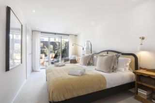 Contemporary 2-Bed 2-Bath Home with Parking - 5