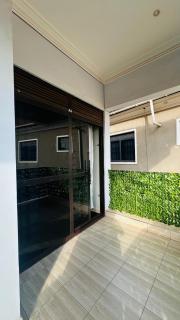 A Home Away Apt With Unlimited Wifi - 8
