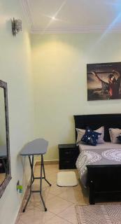 A Home Away Apt With Unlimited Wifi - 6