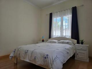Maison Antananarivo Ambatomaro Chambre privée avec jardin - 1