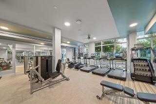 Stylish Studio Downtown Views Saltwater Pool - 1