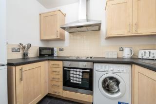 Chic 2 Bed Apartment with Private Terrace by BOLD Apartments - 7